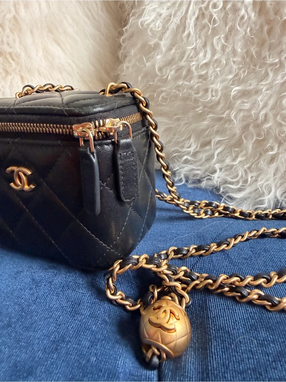 Chanel Lambskin Quilted Mini Pearl Crush Vanity Case With Chain Black - Picture 3 of 10